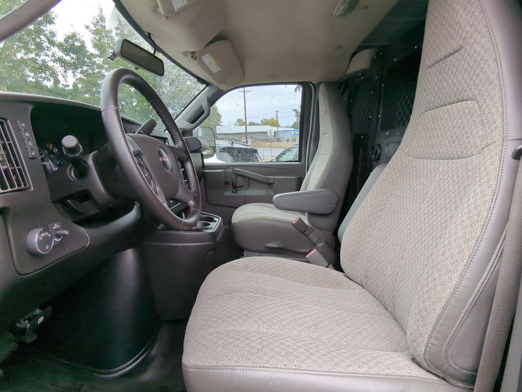 Thumbnail: 2020 GMC Savana - 11