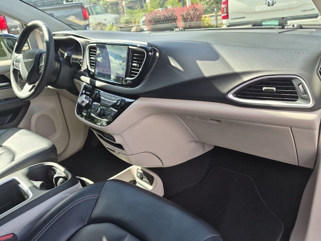 Thumbnail: 2024 Chrysler Pacifica - 13