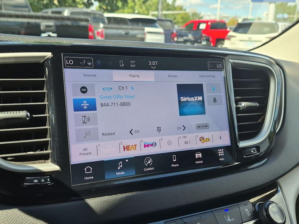 Thumbnail: 2024 Chrysler Pacifica - 32