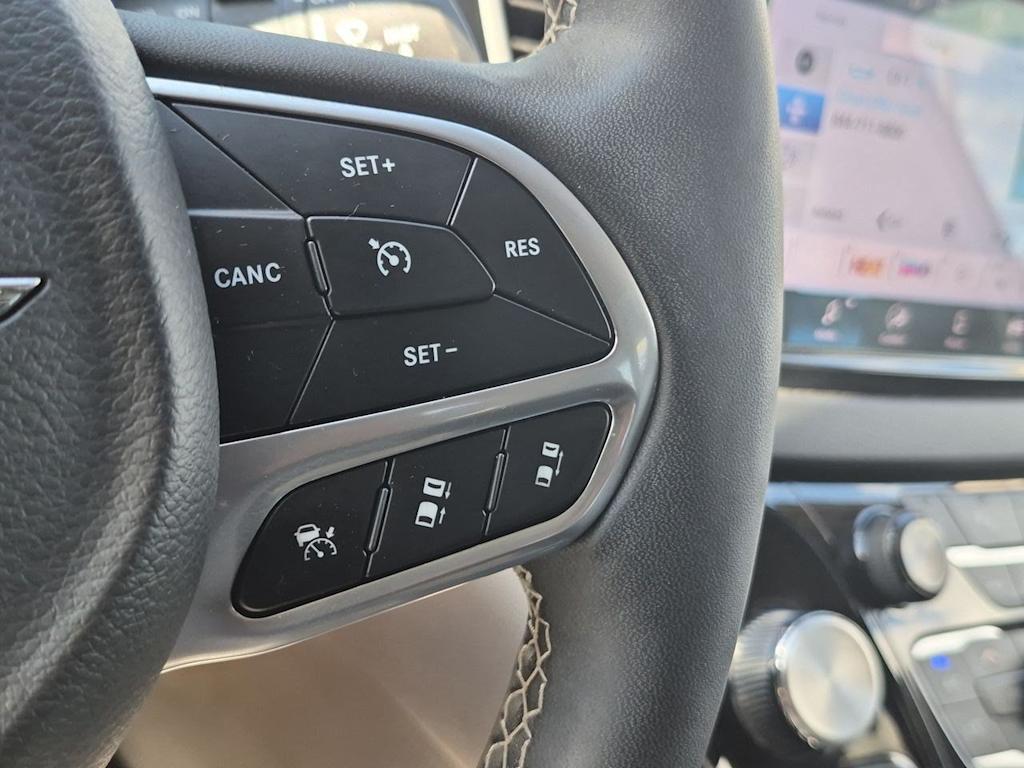 Thumbnail: 2024 Chrysler Pacifica - 30