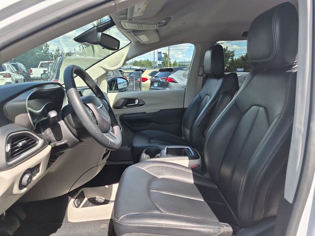 Thumbnail: 2024 Chrysler Pacifica - 10