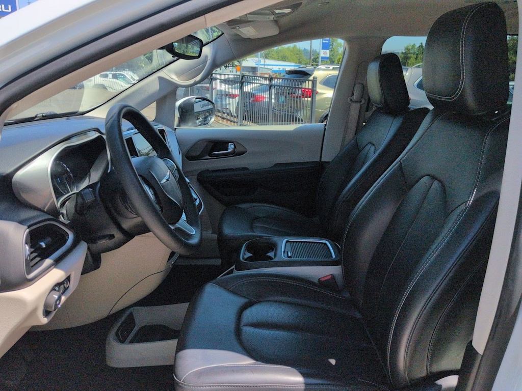 Thumbnail: 2023 Chrysler Pacifica - 10