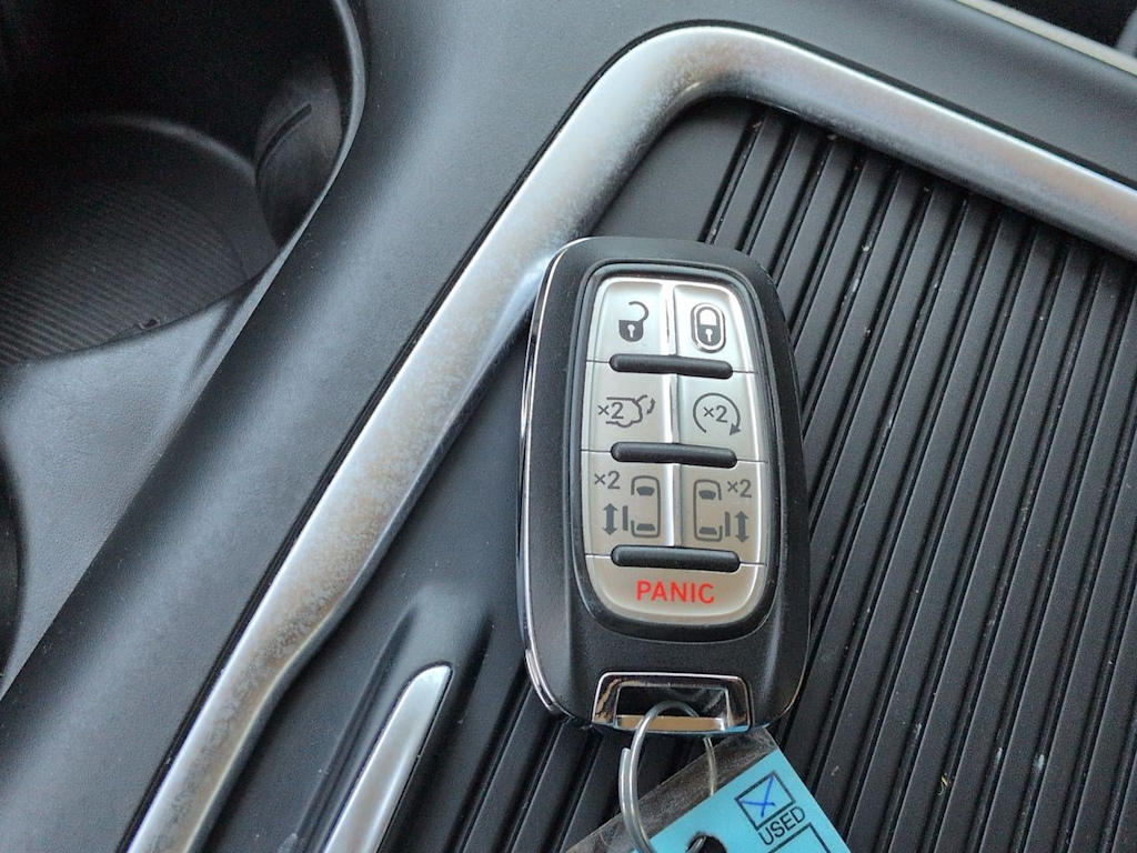 Thumbnail: 2023 Chrysler Pacifica - 18