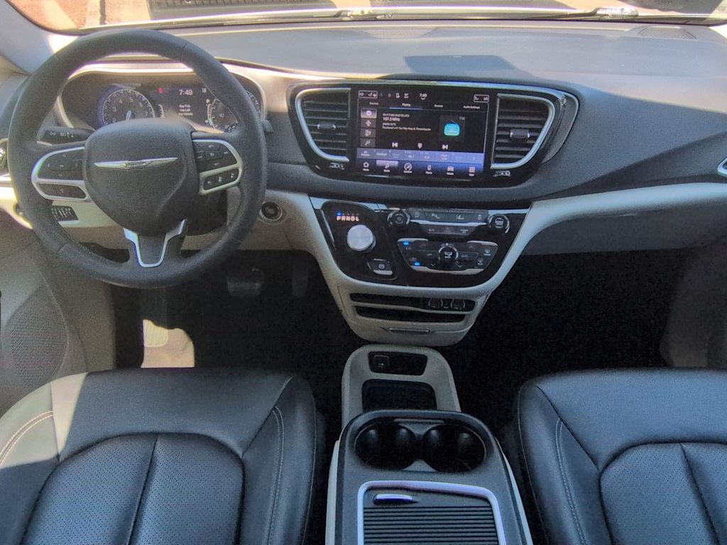 Thumbnail: 2023 Chrysler Pacifica - 9