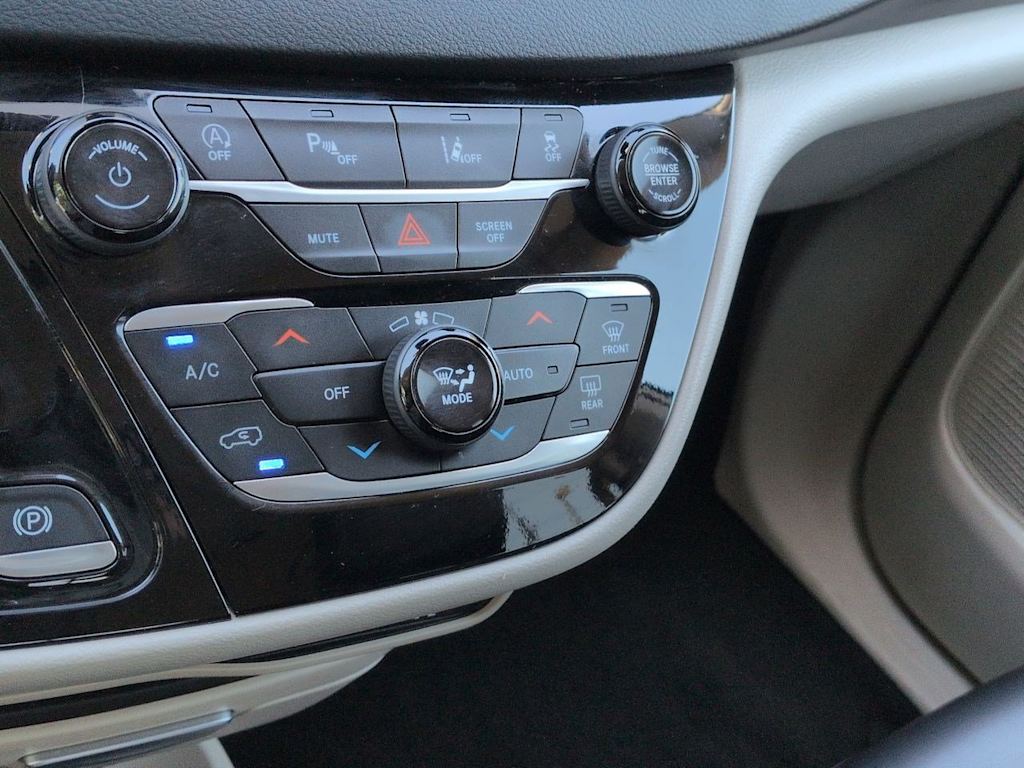 Thumbnail: 2023 Chrysler Pacifica - 33