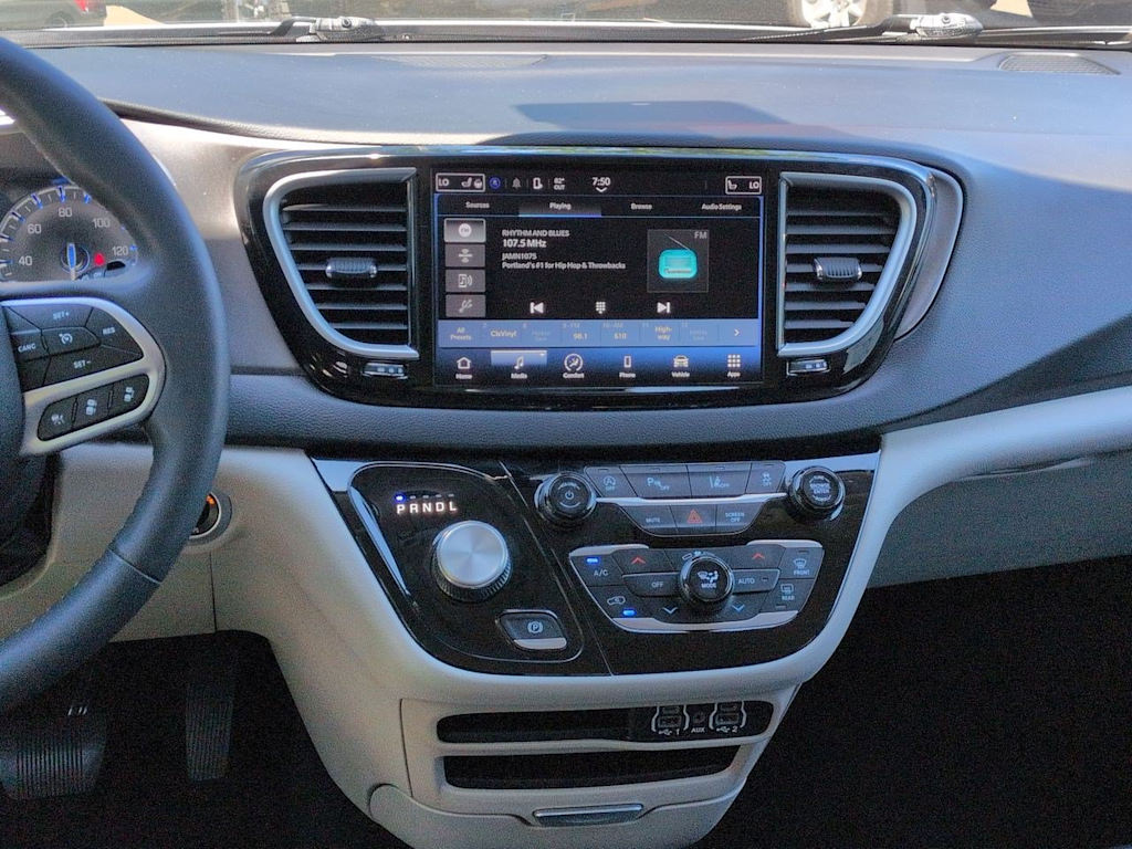 Thumbnail: 2023 Chrysler Pacifica - 15
