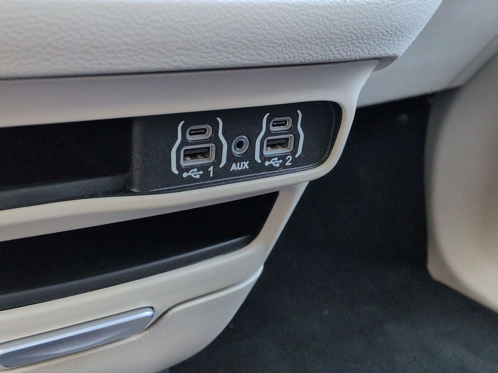 Thumbnail: 2023 Chrysler Pacifica - 34