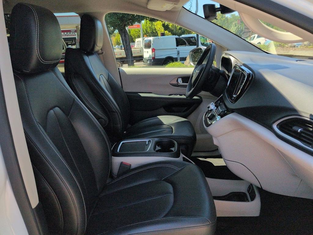 Thumbnail: 2023 Chrysler Pacifica - 11
