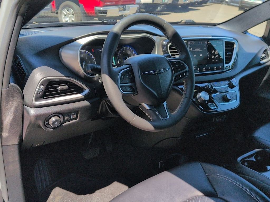 Thumbnail: 2025 Chrysler Pacifica - 2