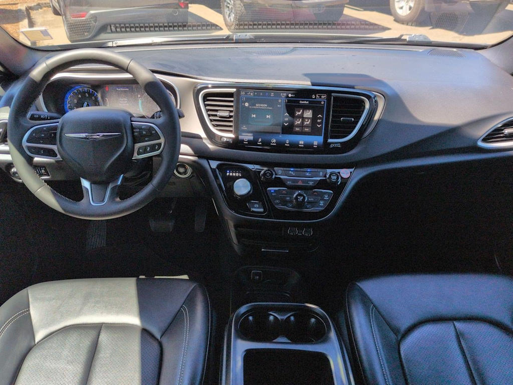 Thumbnail: 2025 Chrysler Pacifica - 9