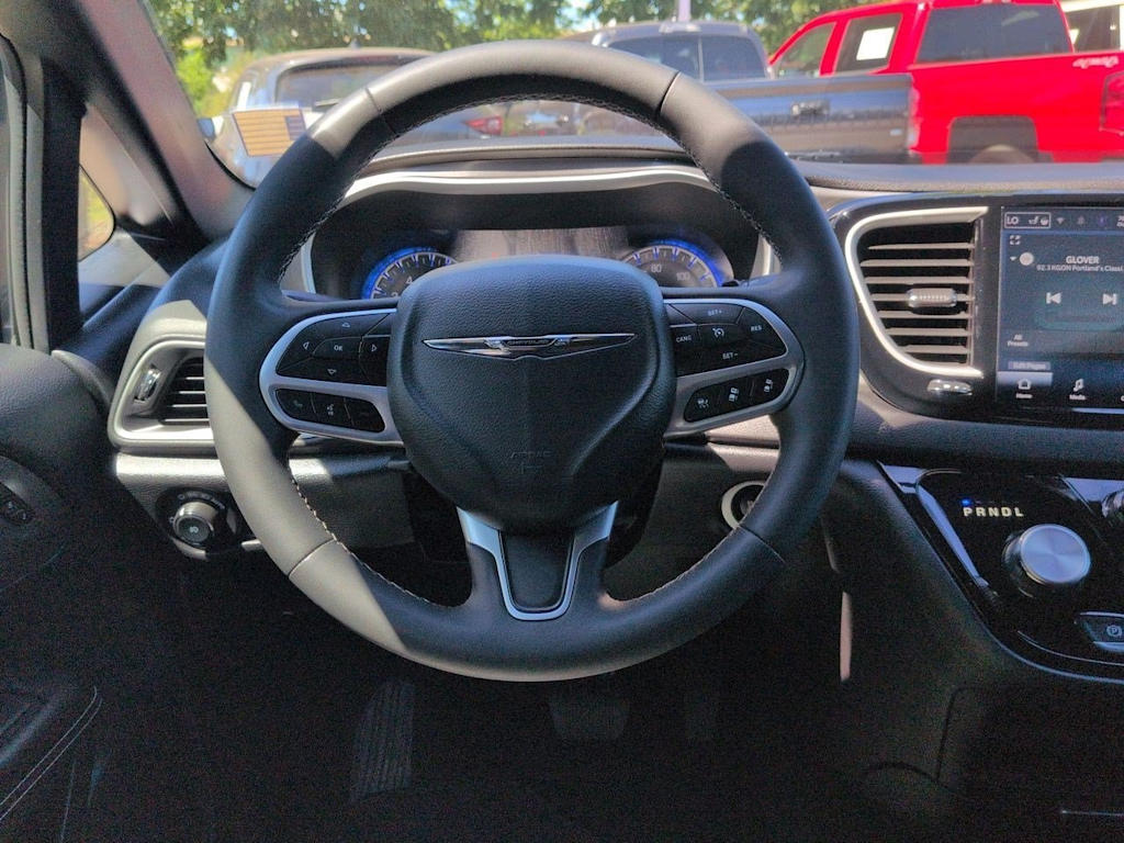 Thumbnail: 2025 Chrysler Pacifica - 13