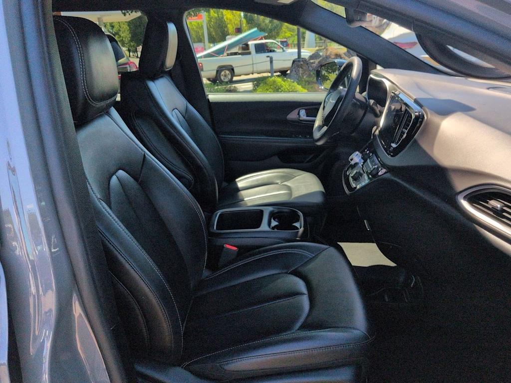 Thumbnail: 2025 Chrysler Pacifica - 11