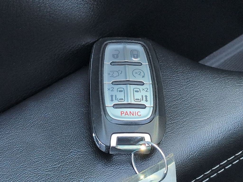 Thumbnail: 2025 Chrysler Pacifica - 18