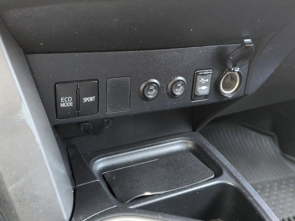 Thumbnail: 2016 Toyota RAV4 - 32