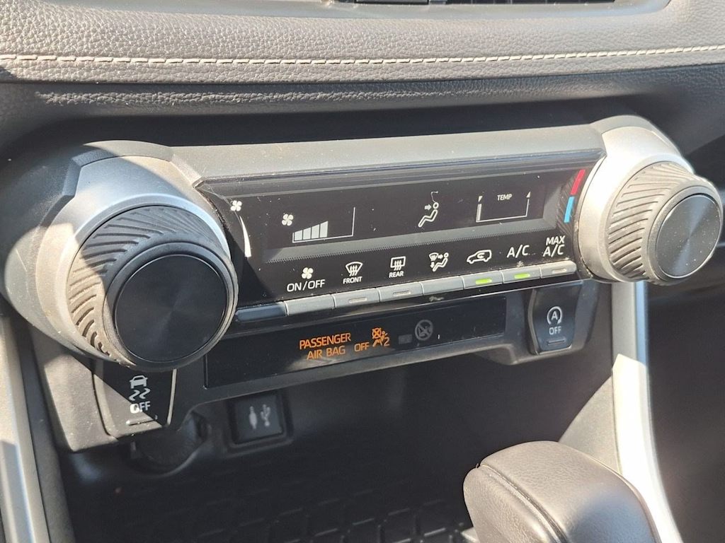 Thumbnail: 2019 Toyota RAV4 - 32