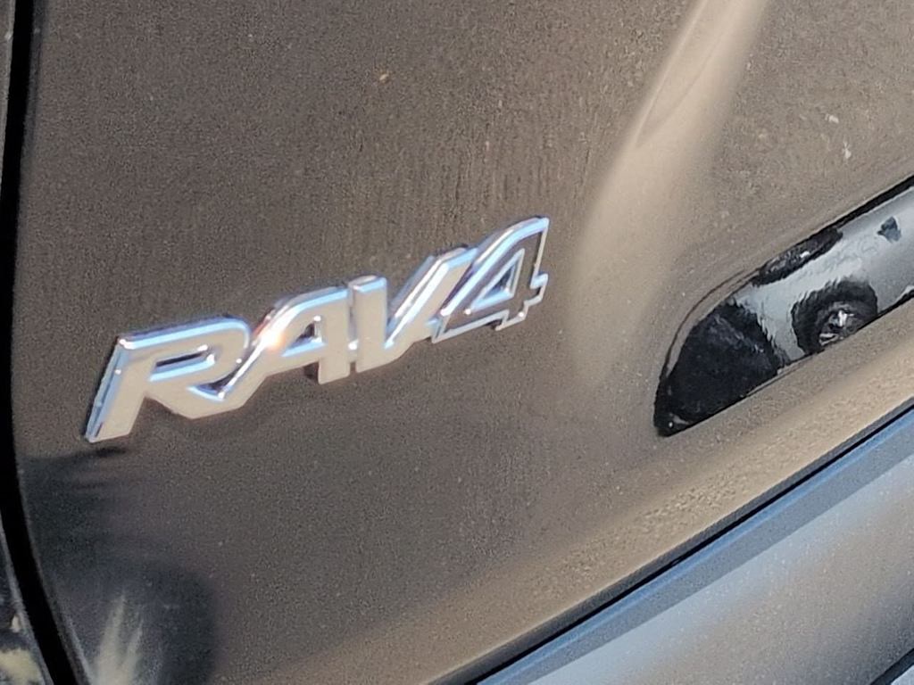 Thumbnail: 2021 Toyota RAV4 - 7