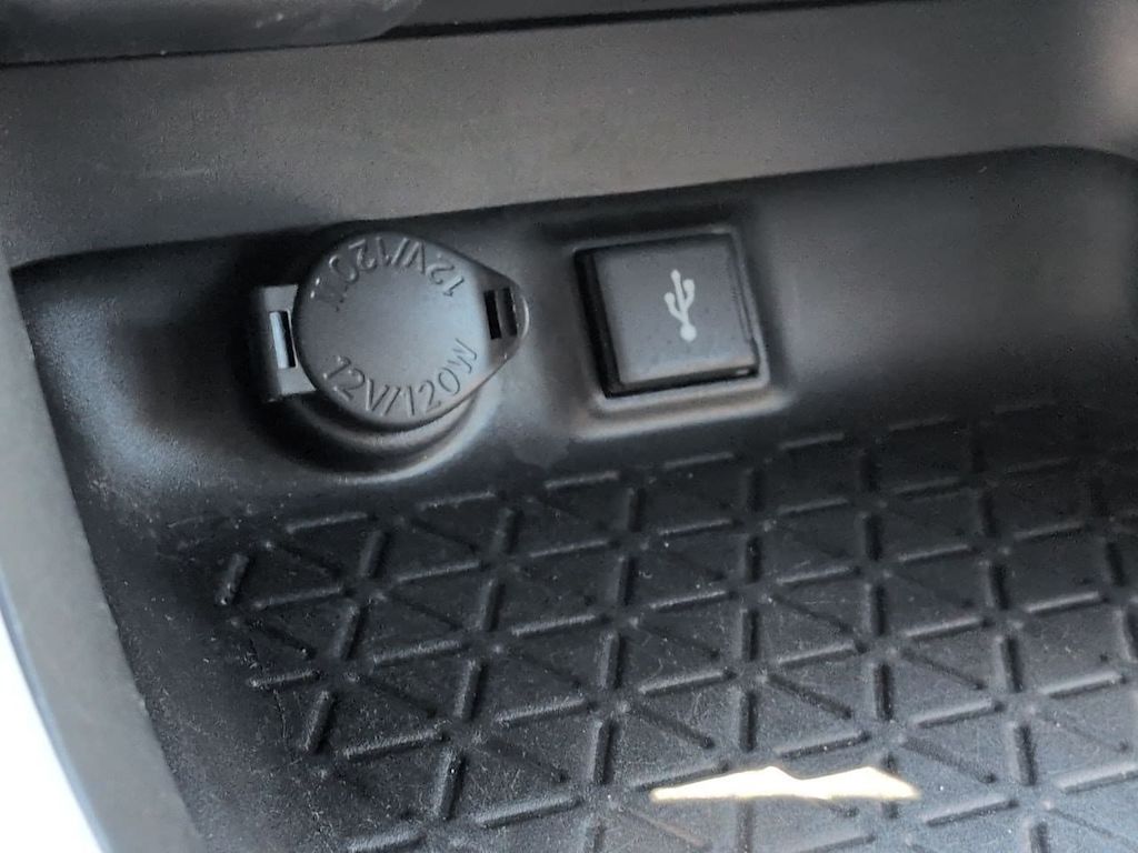 Thumbnail: 2021 Toyota RAV4 - 16
