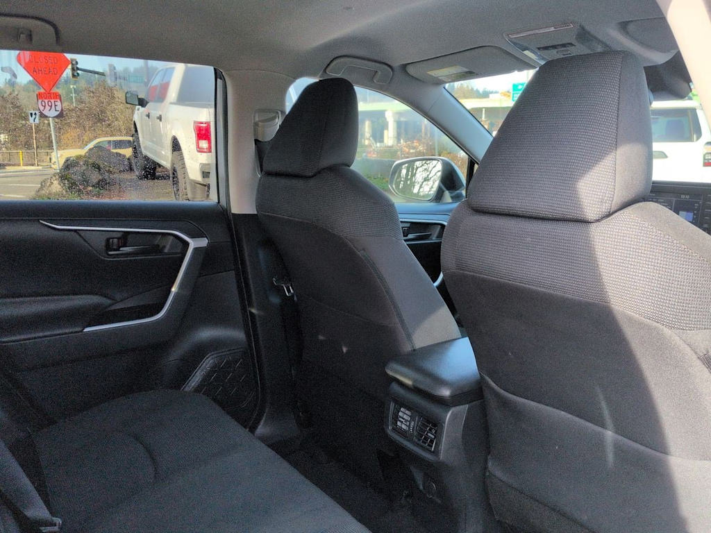 Thumbnail: 2019 Toyota RAV4 - 29