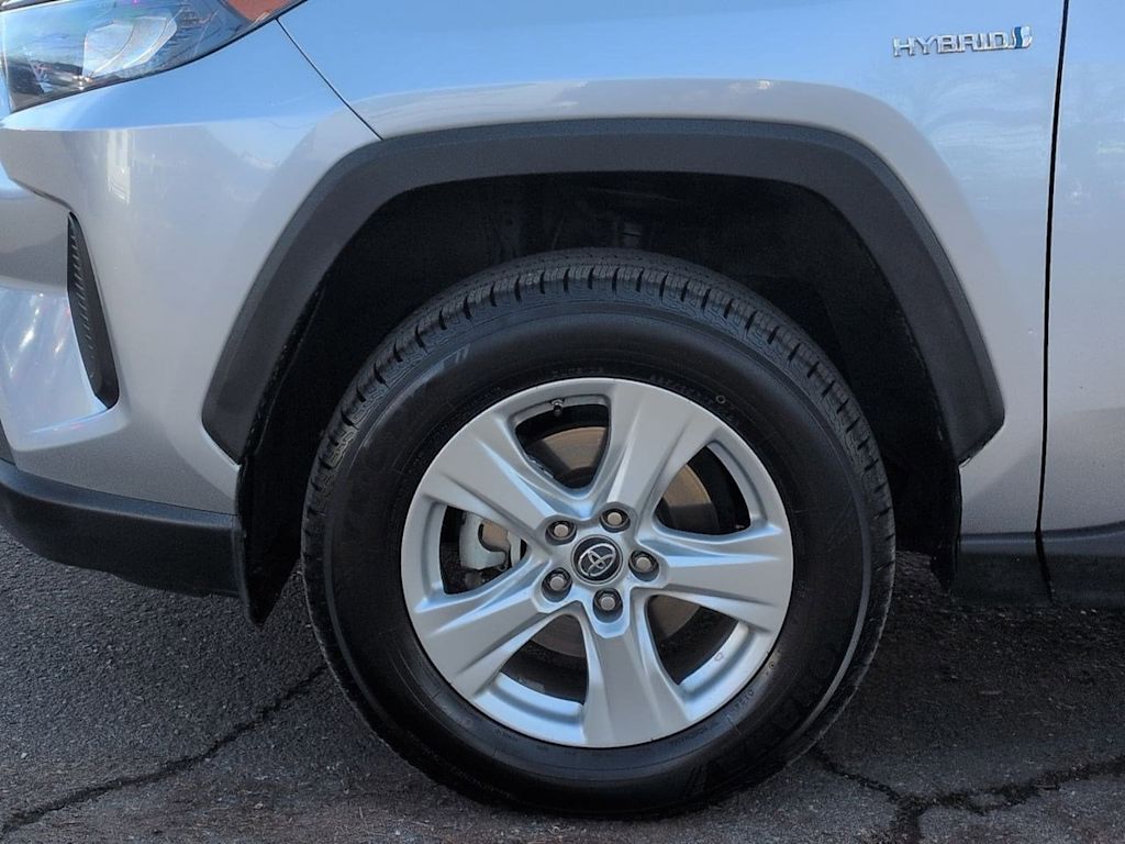 Thumbnail: 2019 Toyota RAV4 - 8