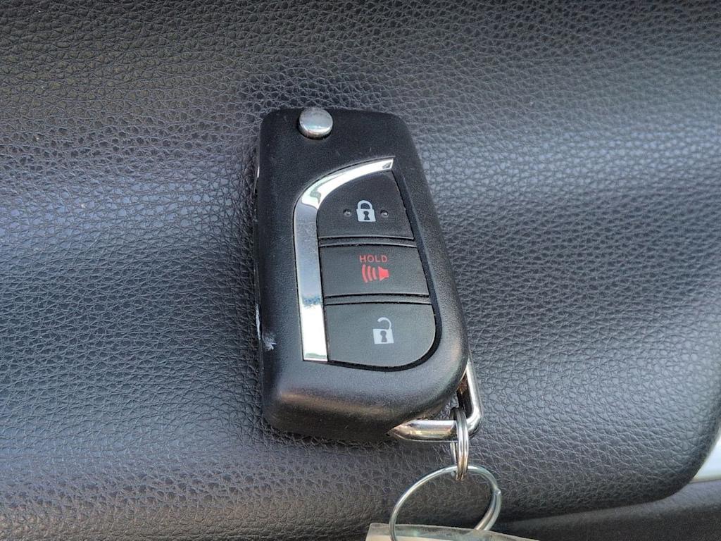 Thumbnail: 2019 Toyota RAV4 - 19