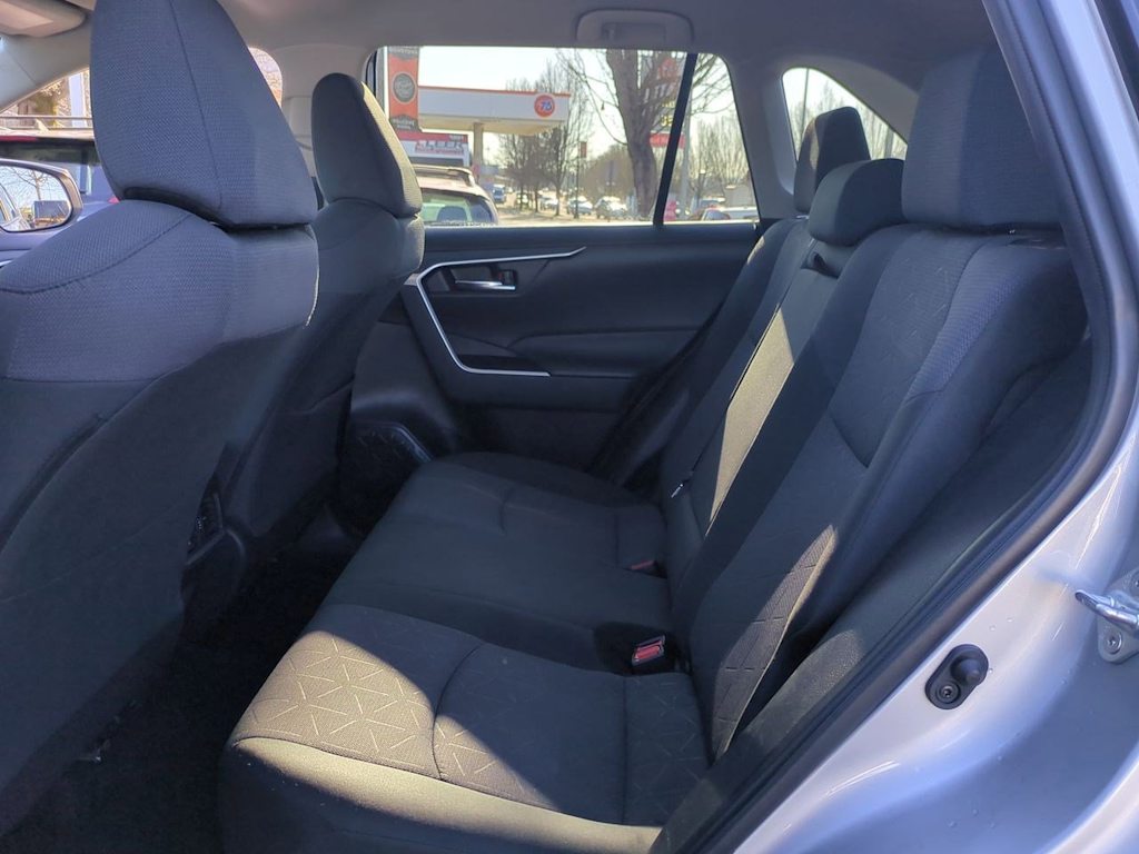 2022 Toyota RAV4 XLE 27