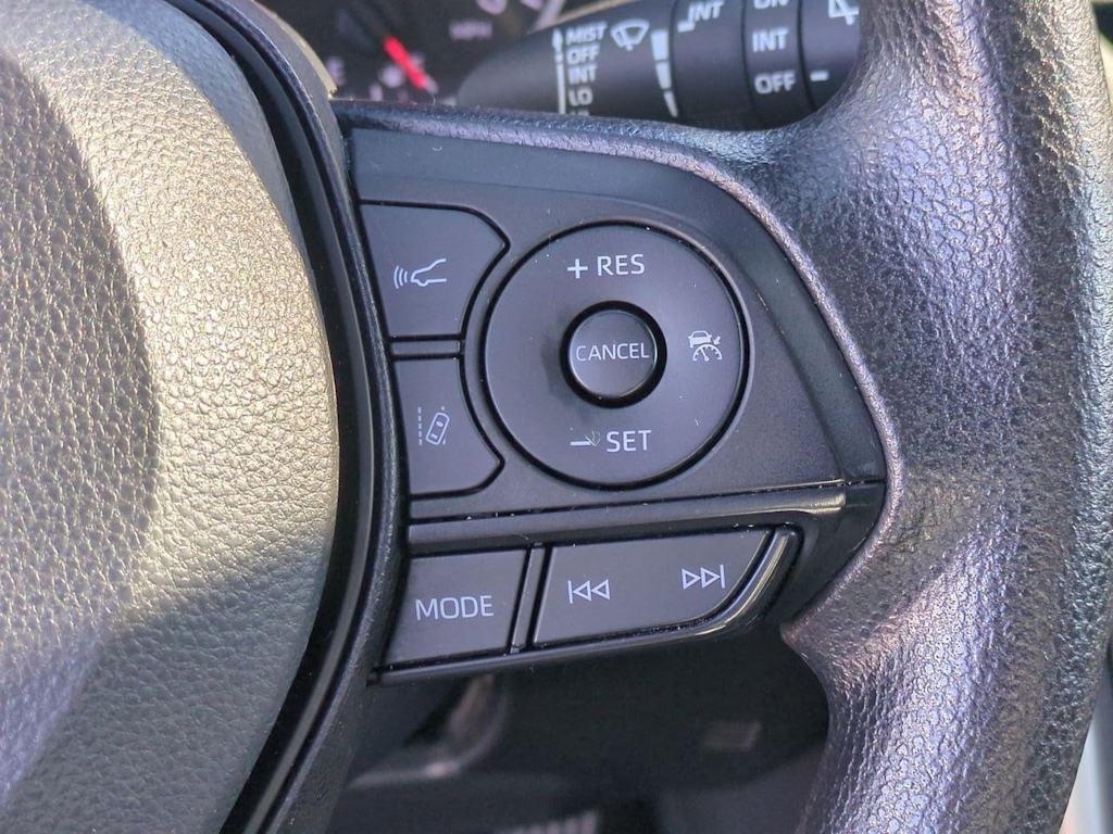 2022 Toyota RAV4 XLE 30