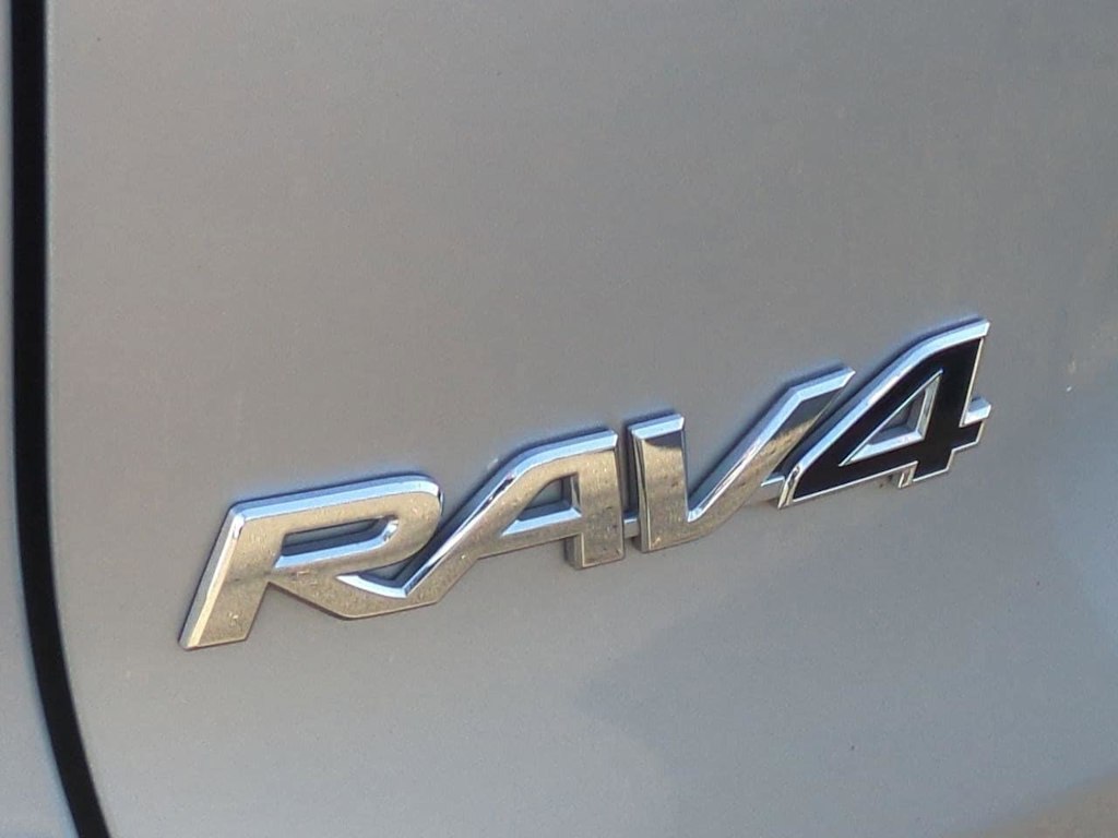 2022 Toyota RAV4 XLE 25