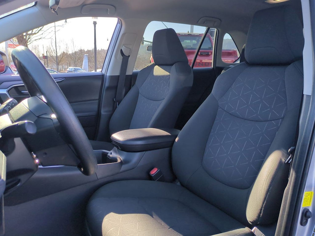 2022 Toyota RAV4 XLE 11