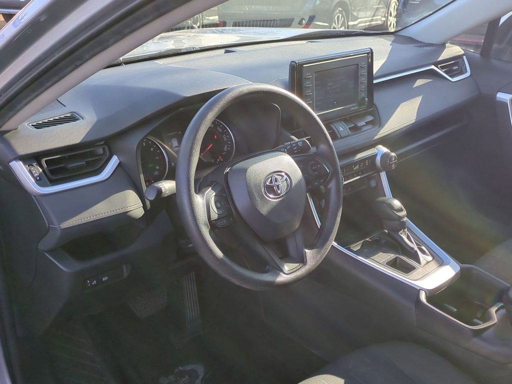2022 Toyota RAV4 XLE 2