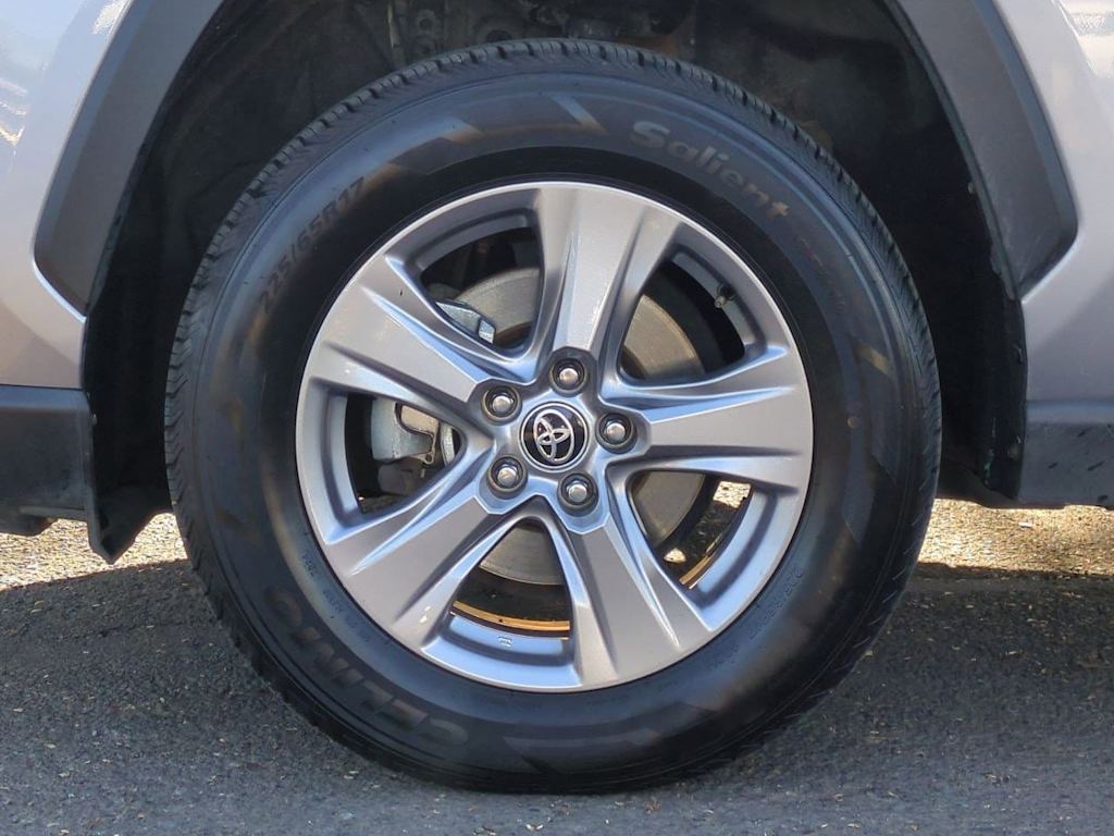 2022 Toyota RAV4 XLE 8