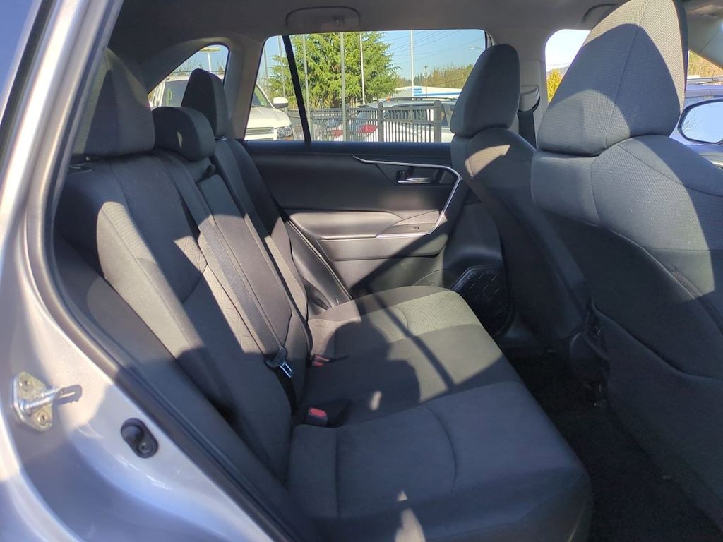 2022 Toyota RAV4 XLE 28