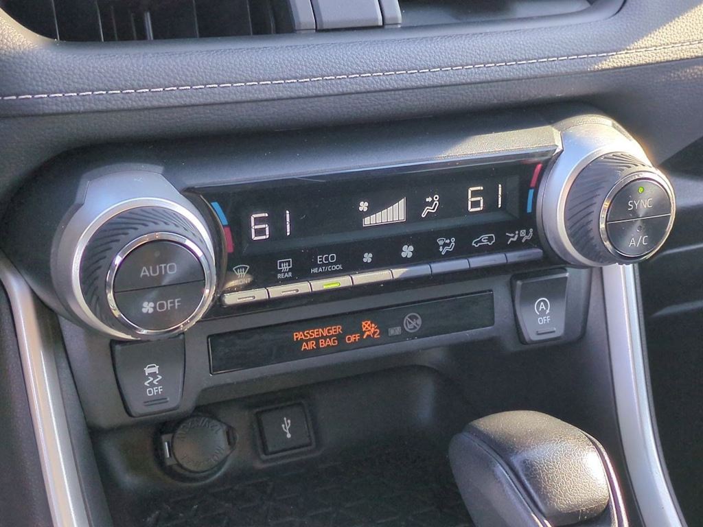 2022 Toyota RAV4 XLE 33