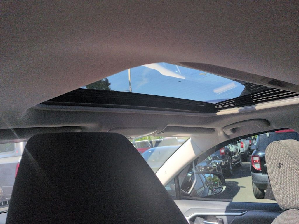 Thumbnail: 2021 Toyota RAV4 - 27