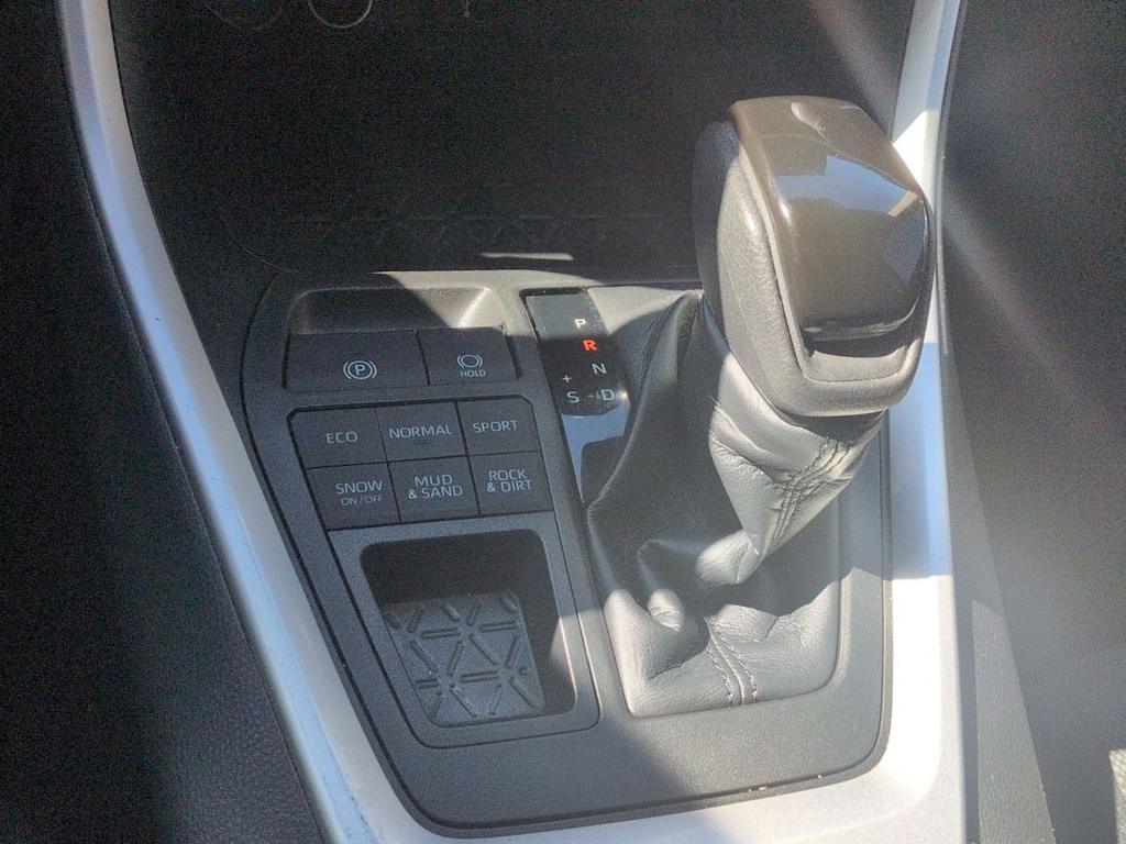 Thumbnail: 2021 Toyota RAV4 - 15