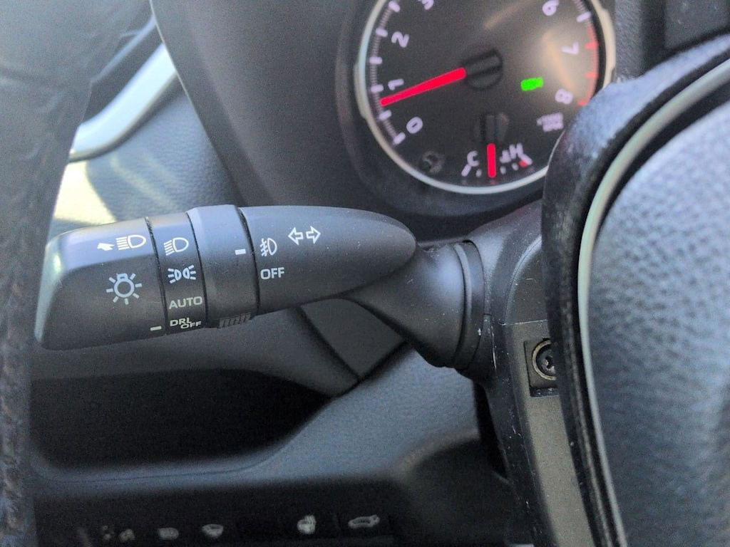 Thumbnail: 2021 Toyota RAV4 - 32