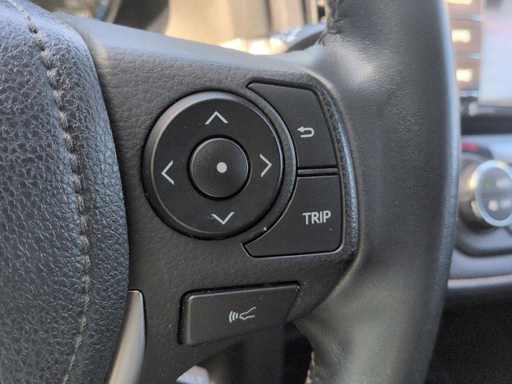 Thumbnail: 2017 Toyota RAV4 - 28