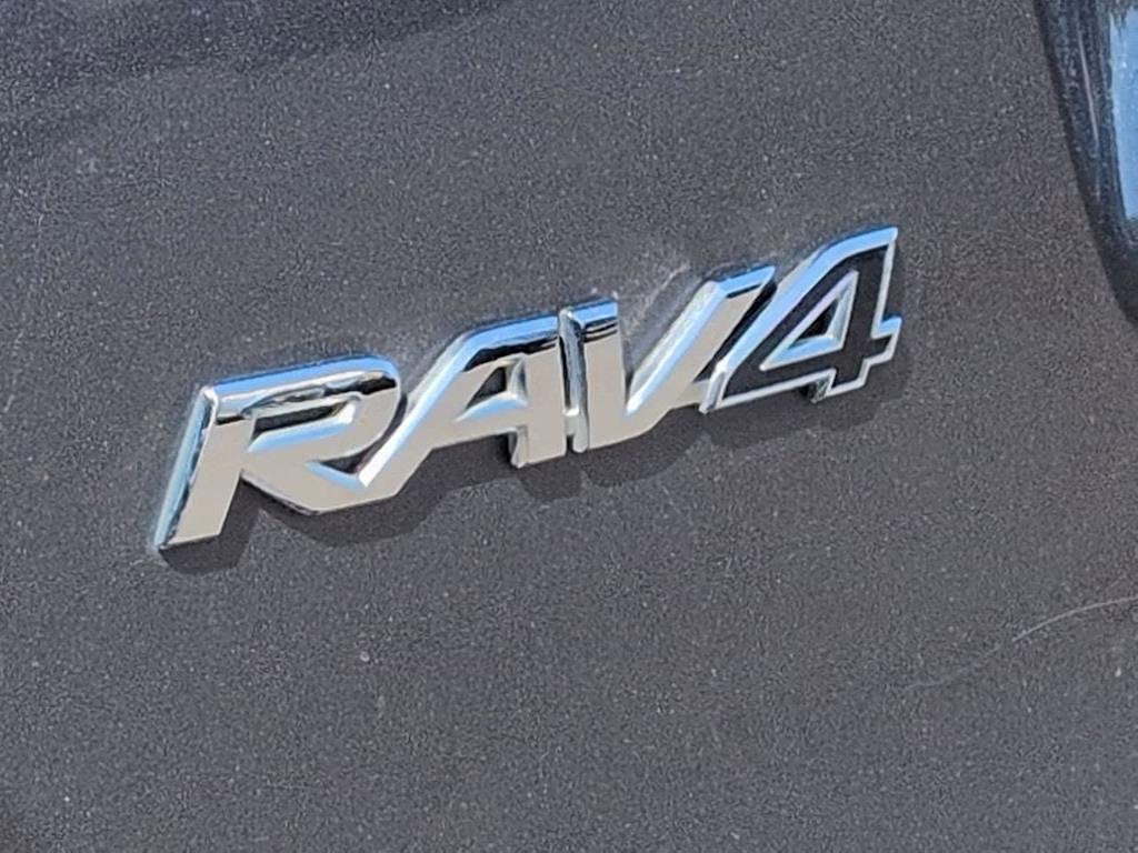 Thumbnail: 2017 Toyota RAV4 - 7