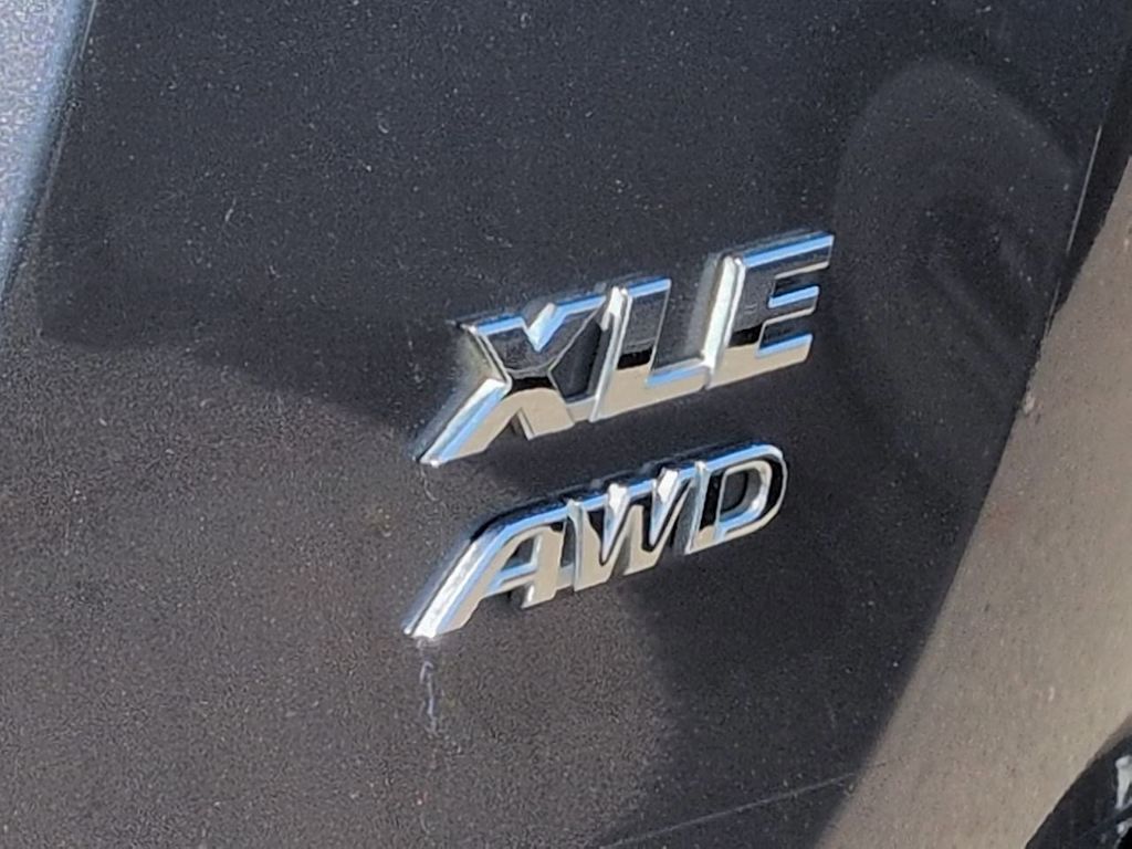 Thumbnail: 2017 Toyota RAV4 - 23