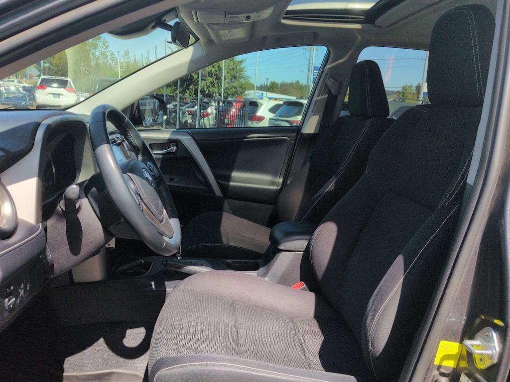 Thumbnail: 2017 Toyota RAV4 - 10