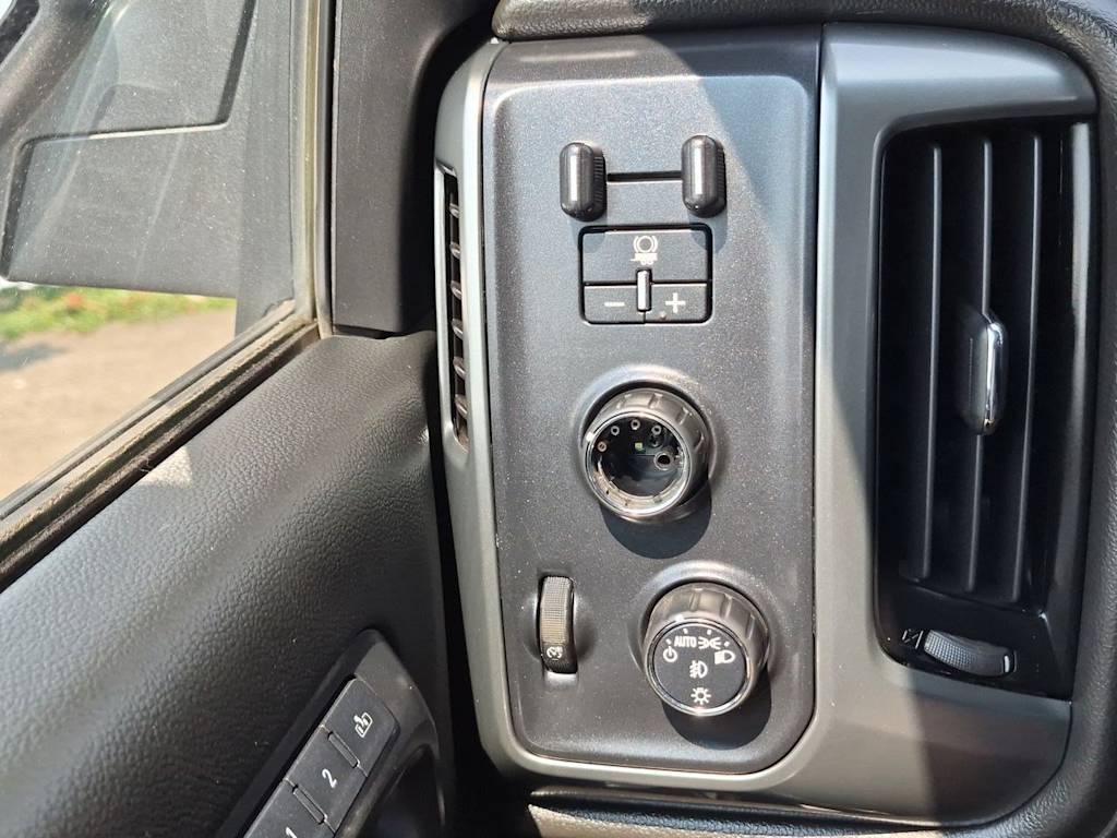 Thumbnail: 2018 Chevrolet Silverado 1500 - 35