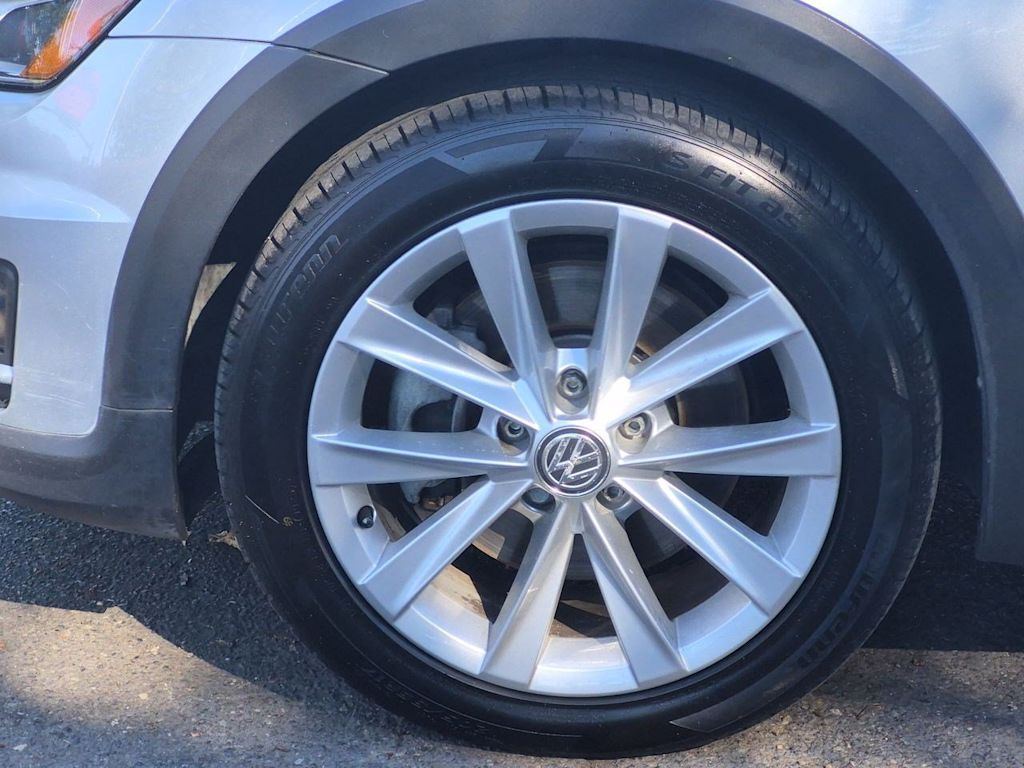 Thumbnail: 2017 Volkswagen Golf - 8