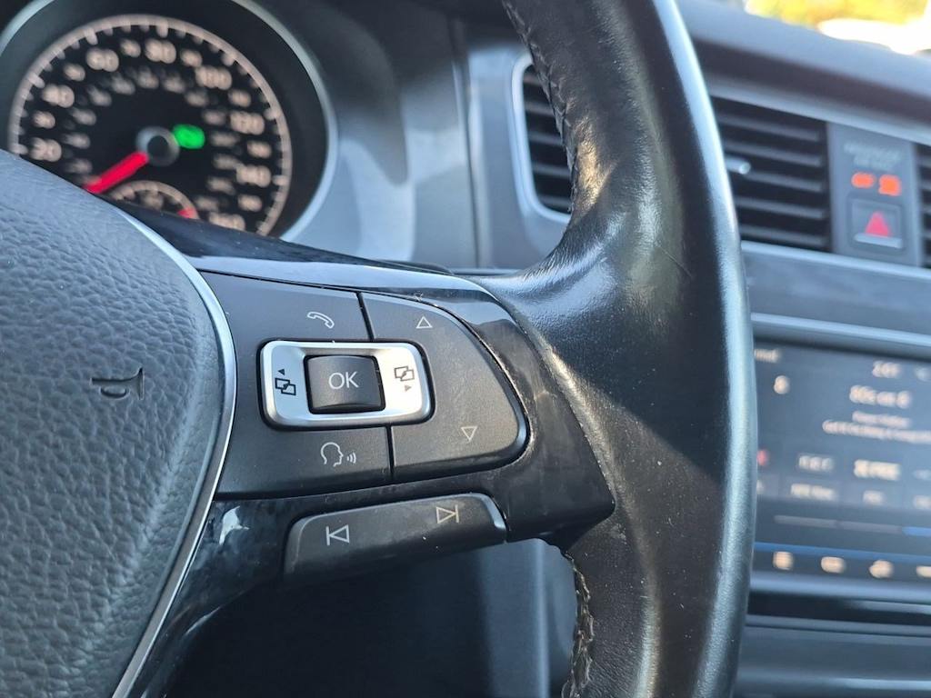 Thumbnail: 2017 Volkswagen Golf - 31