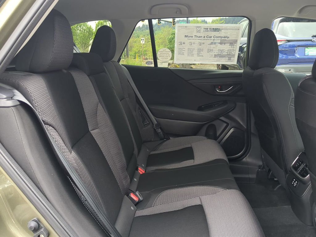 2025 Subaru Outback Premium 38
