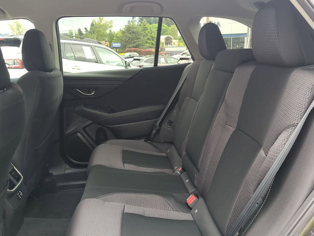 2025 Subaru Outback Premium 37