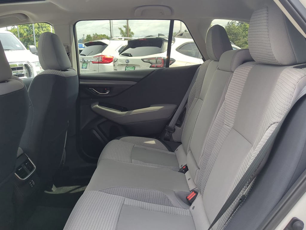 2025 Subaru Outback Premium 38