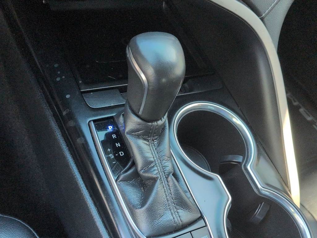 Thumbnail: 2019 Toyota Camry - 17