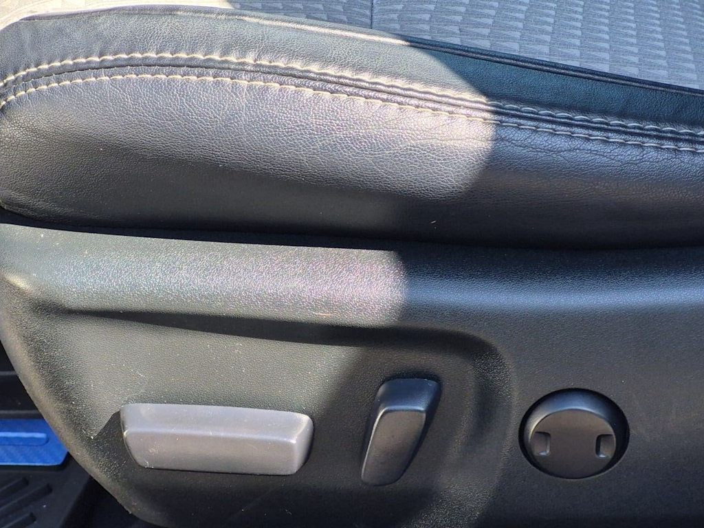 Thumbnail: 2012 Toyota Camry - 27