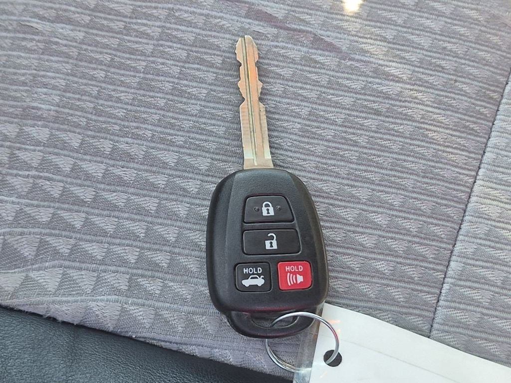 Thumbnail: 2012 Toyota Camry - 19