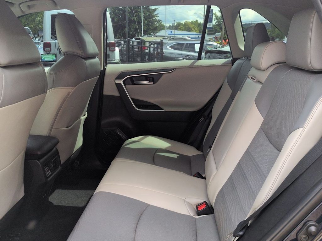 Thumbnail: 2021 Toyota RAV4 - 28