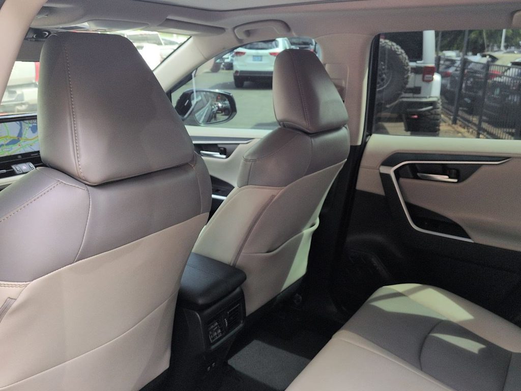 Thumbnail: 2021 Toyota RAV4 - 12